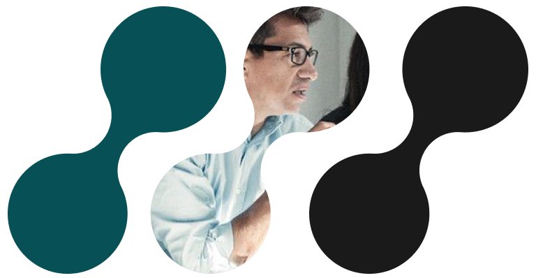 Composición gráfica con tres figuras: verde, foto y negro